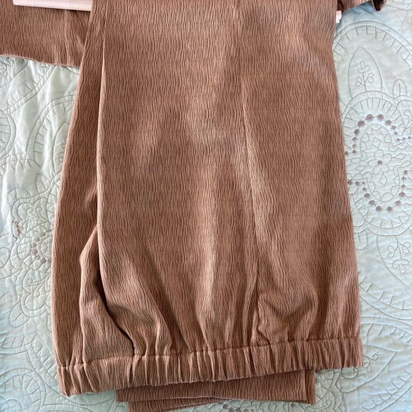 Set - Picture 2 of 2